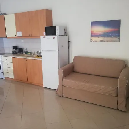 By The - Nei Epivates Néoi Epivátai