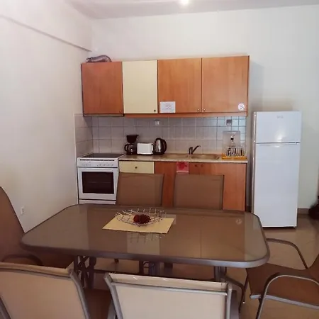 By The - Nei Epivates Apartment